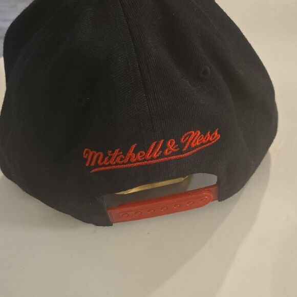 Mitchell & Ness Black Cap with Red Logo - Picture 3 of 6